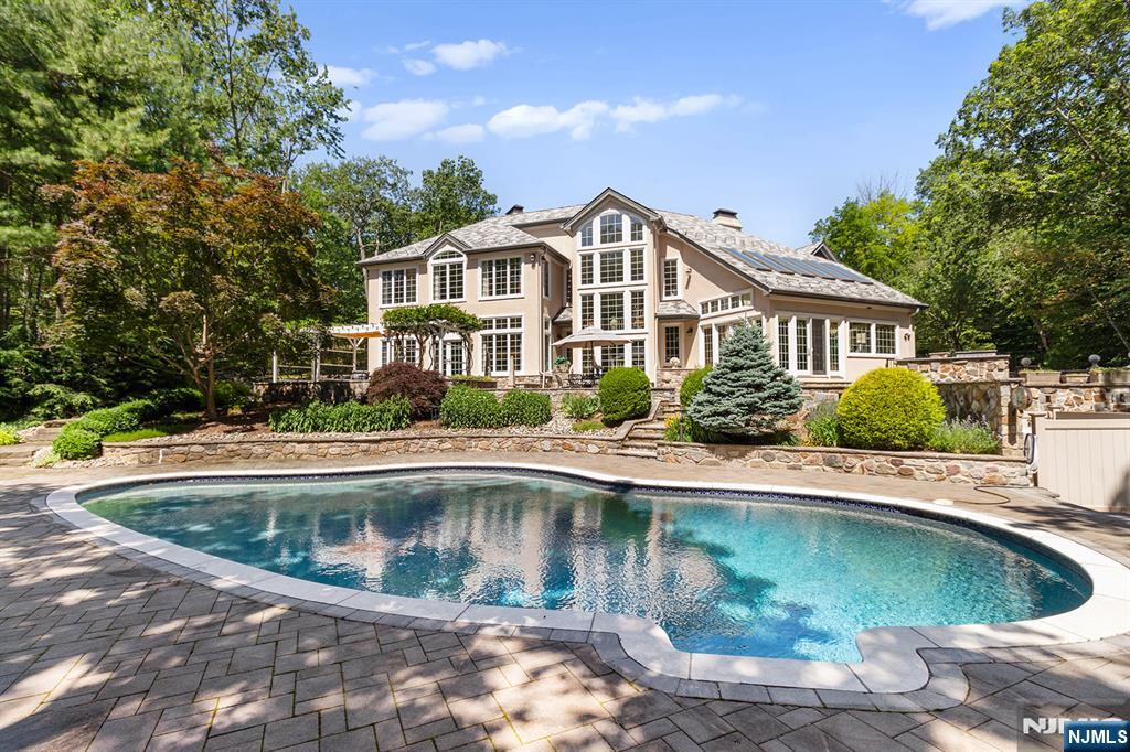 801 Shore Drive Butler, NJ 07405 - Photo 2 of 50