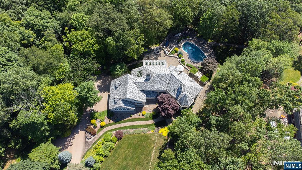 801 Shore Drive Butler, NJ 07405 - Photo 4 of 50