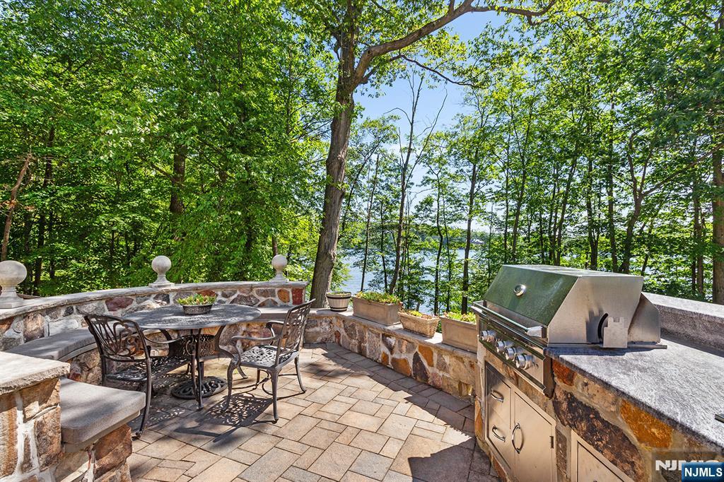 801 Shore Drive Butler, NJ 07405 - Photo 5 of 50