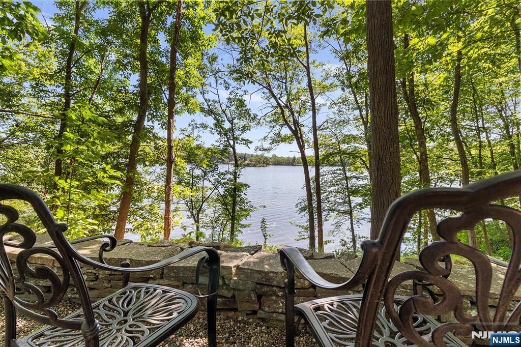 801 Shore Drive Butler, NJ 07405 - Photo 6 of 50