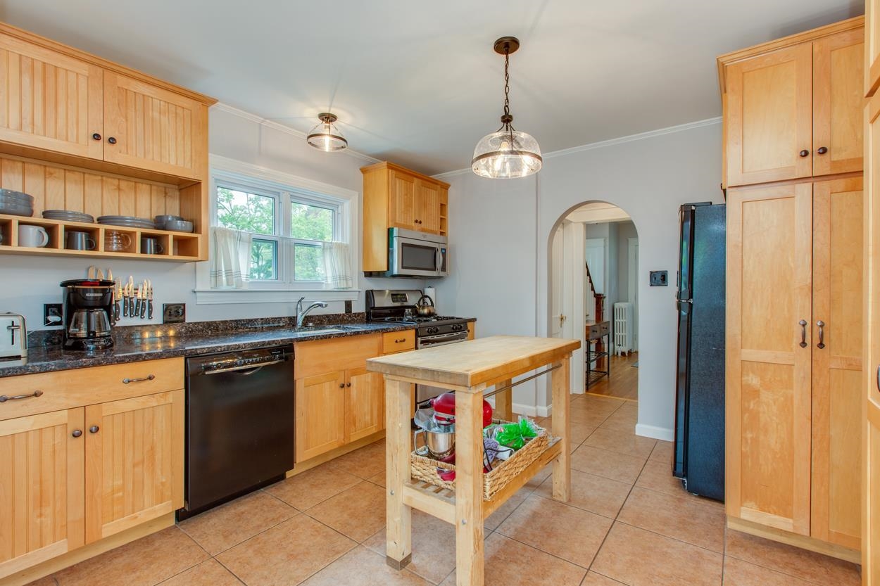 816 Maple Street Manchester, NH 03104 - Photo 6 of 40 Gallery Image 6