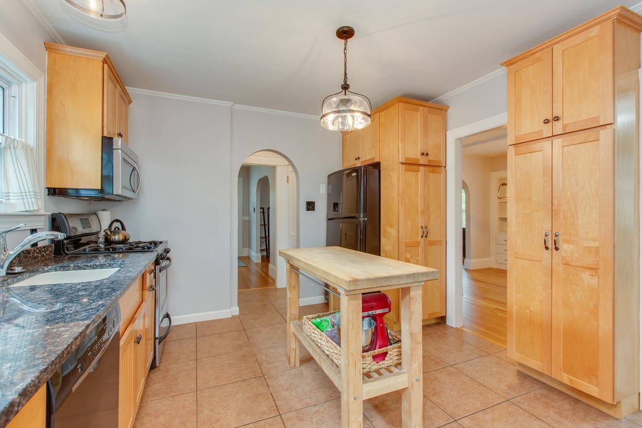 816 Maple Street Manchester, NH 03104 - Photo 7 of 40 Gallery Image 7