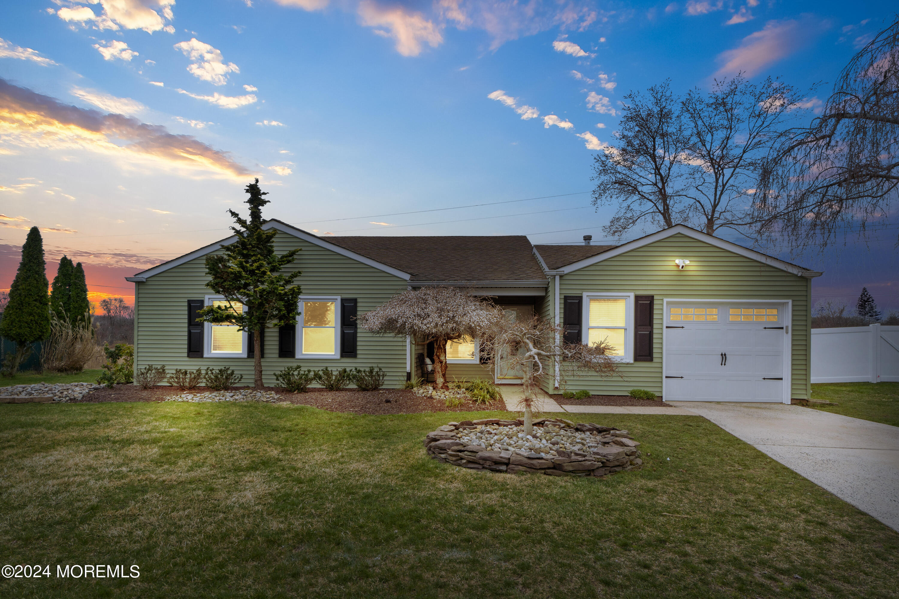 33 Concord Circle Howell, NJ 07731 - Photo 1 of 60 DSC07825tw