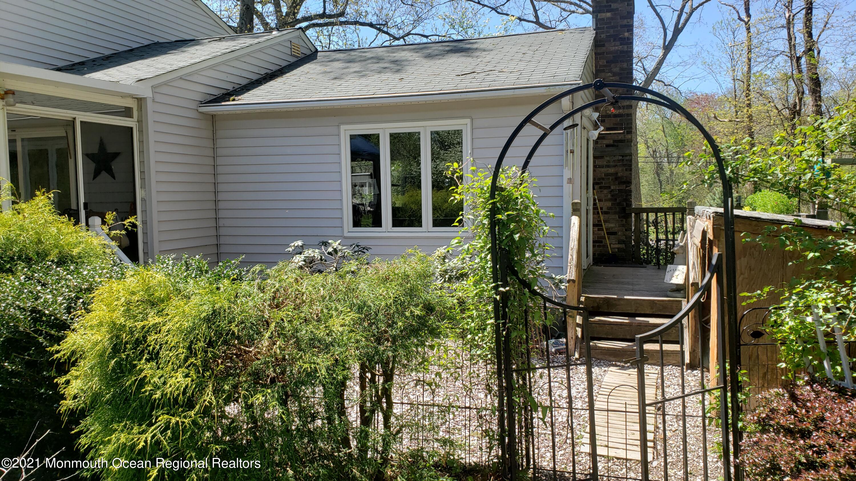 49 Maxim Road Howell, NJ 07731 - Photo 3 of 21 20210501_113117