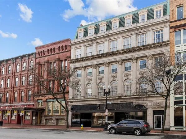 $2,800 | 280 Essex Street, Unit 302, Lawrence, MA 01840