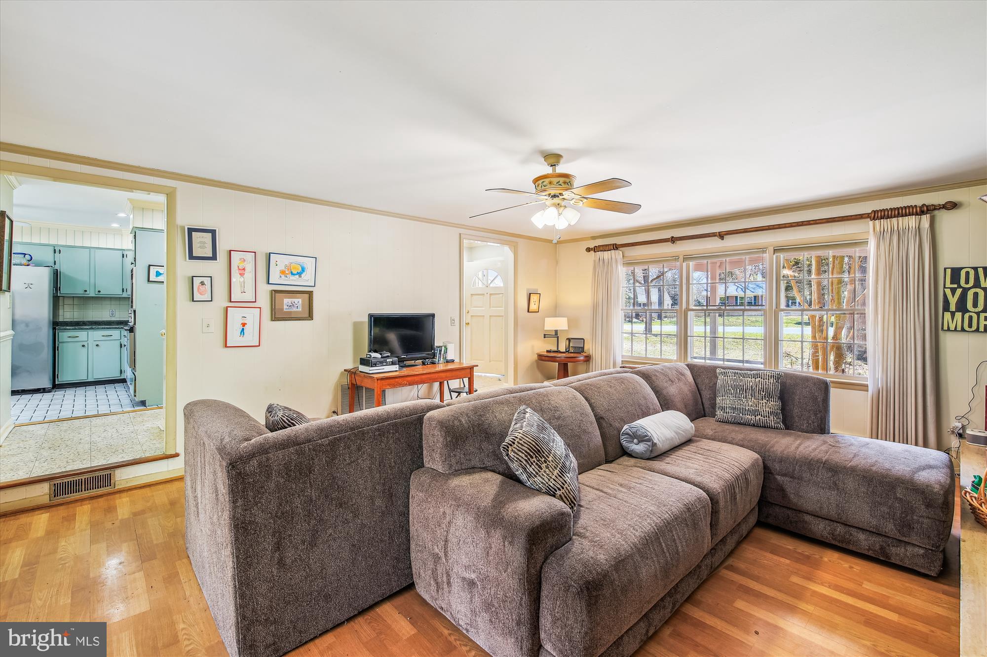 611 Pine Bluff Road Salisbury, MD 21801 - Photo 9 of 36 Over sized LIving Room/Great Room