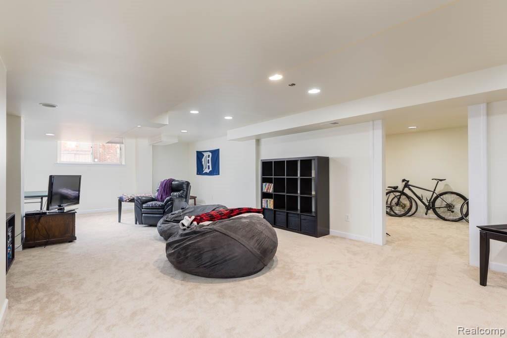 3700 Newcastle Drive Rochester Hills, MI 48306 - Photo 40 of 68