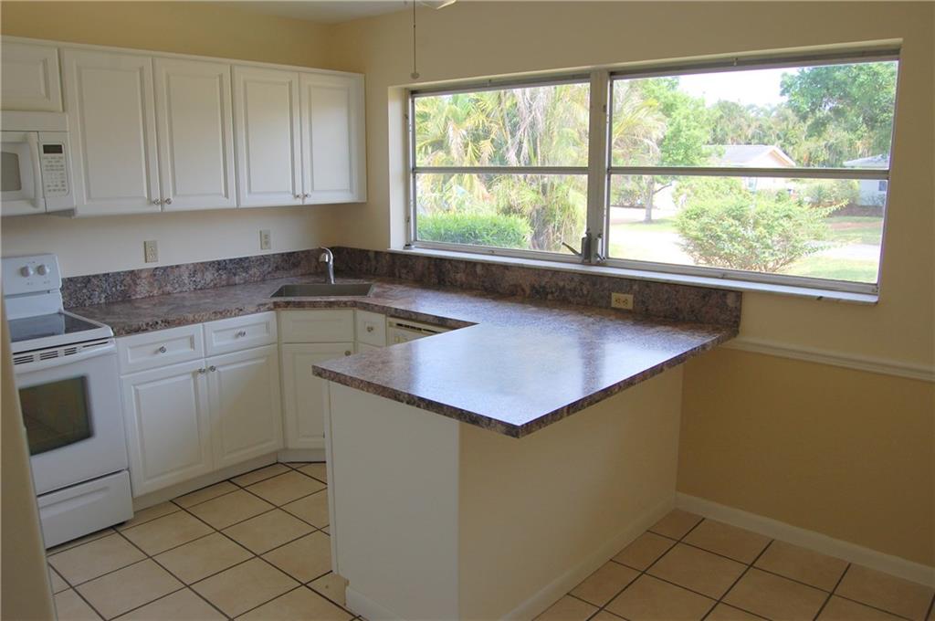 908 Northwest New Providence Road Stuart, FL 34994 - Photo 10 of 25 Gallery Image 10