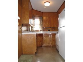 KITCHEN WITH CORNER SINK