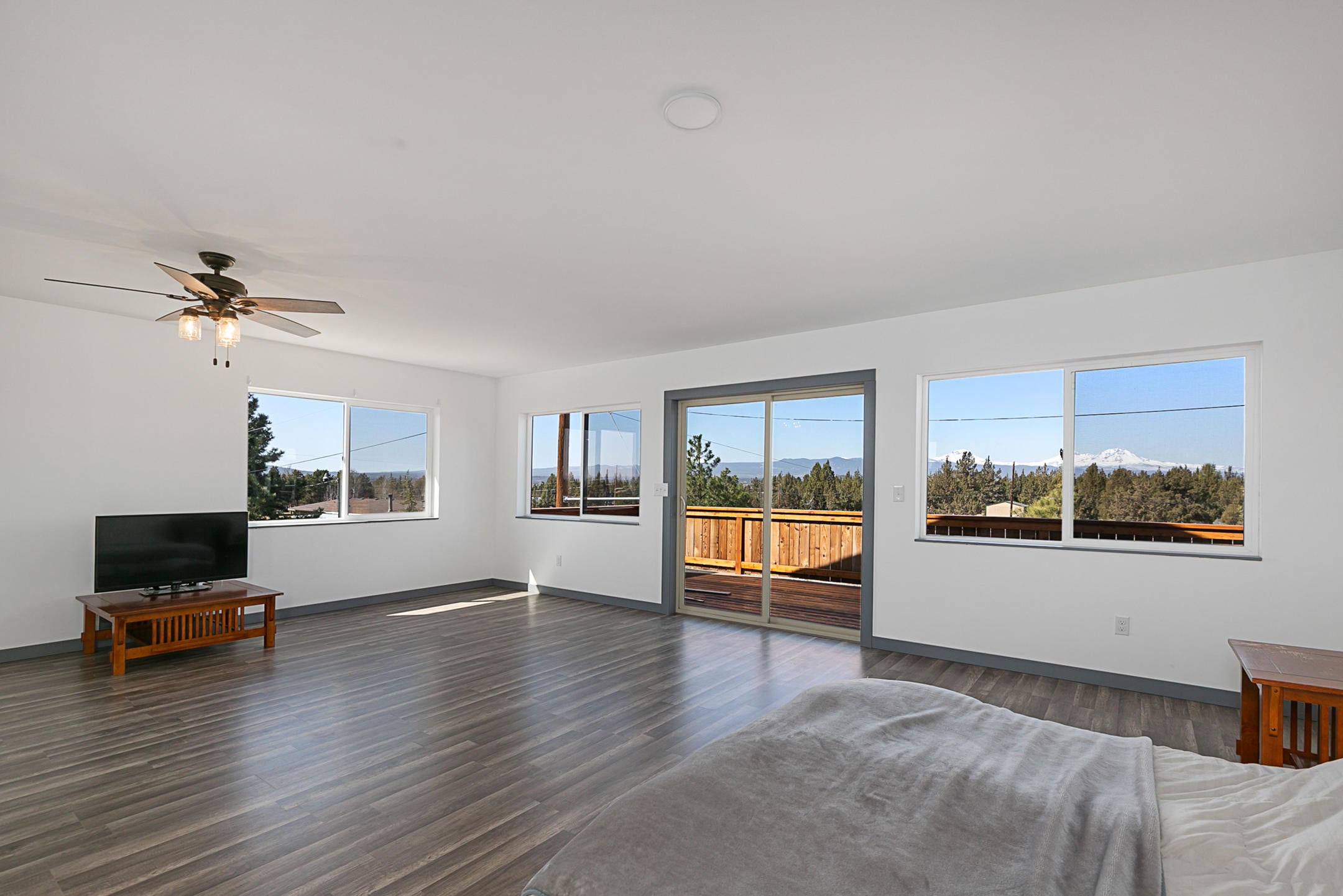 65158 Hunnell Road Bend, OR 97703 - Photo 17 of 31 Above garage bonus