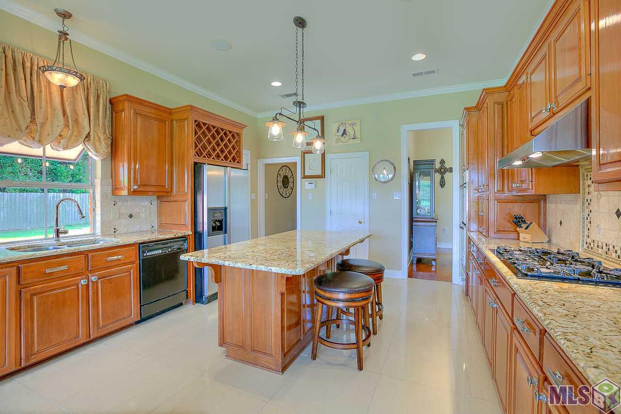 18542 Perkins Road Prairieville, LA 70769 - Photo 12 of 36 Kitchen Island