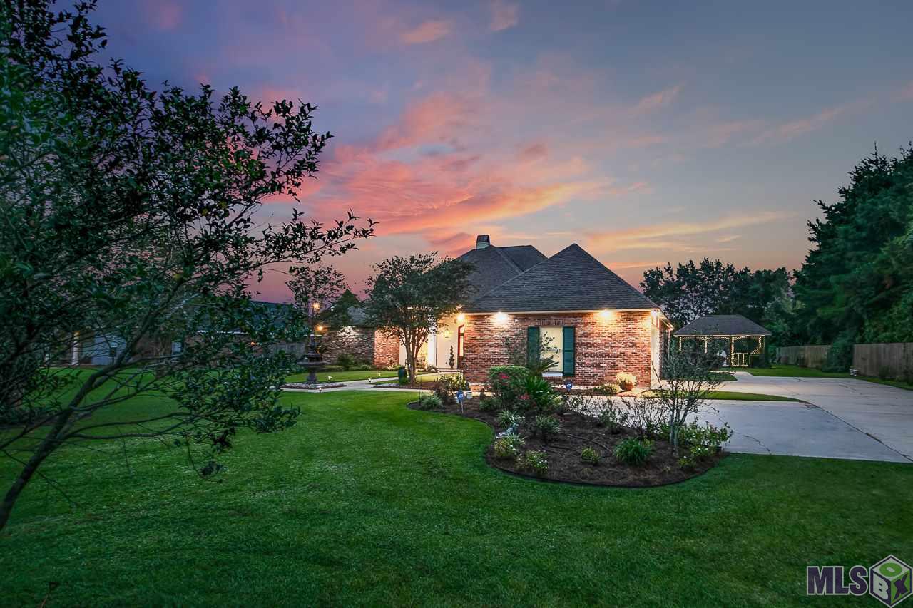 18542 Perkins Road Prairieville, LA 70769 - Photo 5 of 36 Driveway view from iron gate