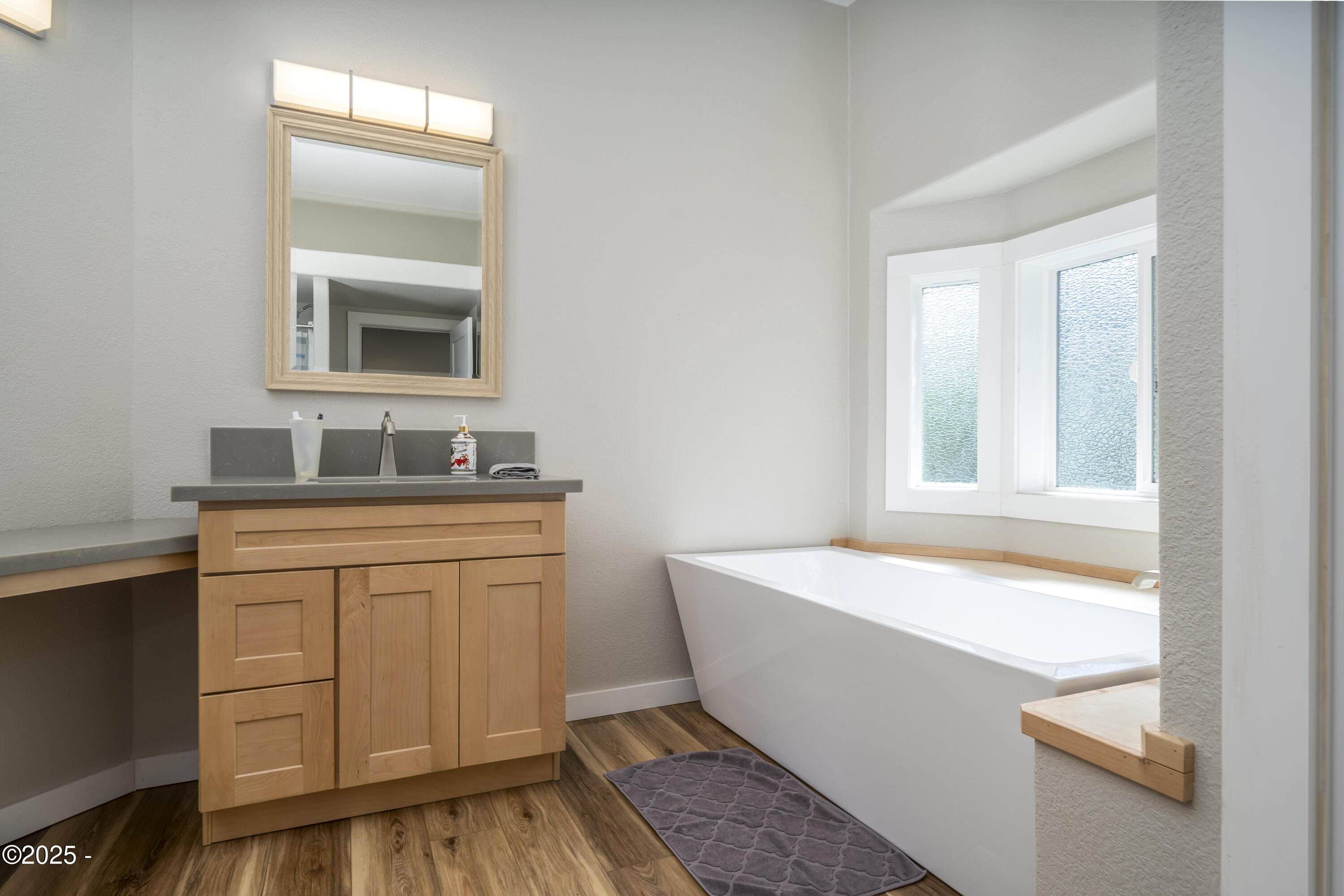 620 Northeast Ridge Drive Toledo, OR 97391 - Photo 19 of 36 Master Bath