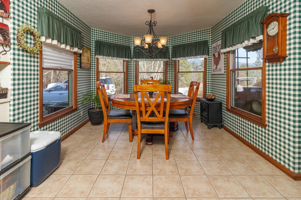 415 Flood Town Road Chatsworth, GA 30705 - Photo 15 of 37 breakfast area