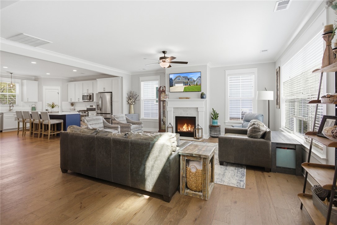 318 Summerall Drive Anderson, SC 29621 - Photo 3 of 42 This inviting great room combines comfort and style, perfect for everyday living and entertaining.