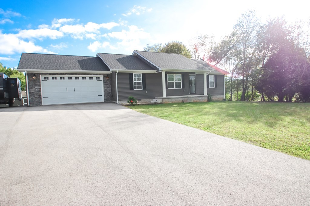 272 Jim Hennessee Road Sparta, TN 38583 - Photo 3 of 27