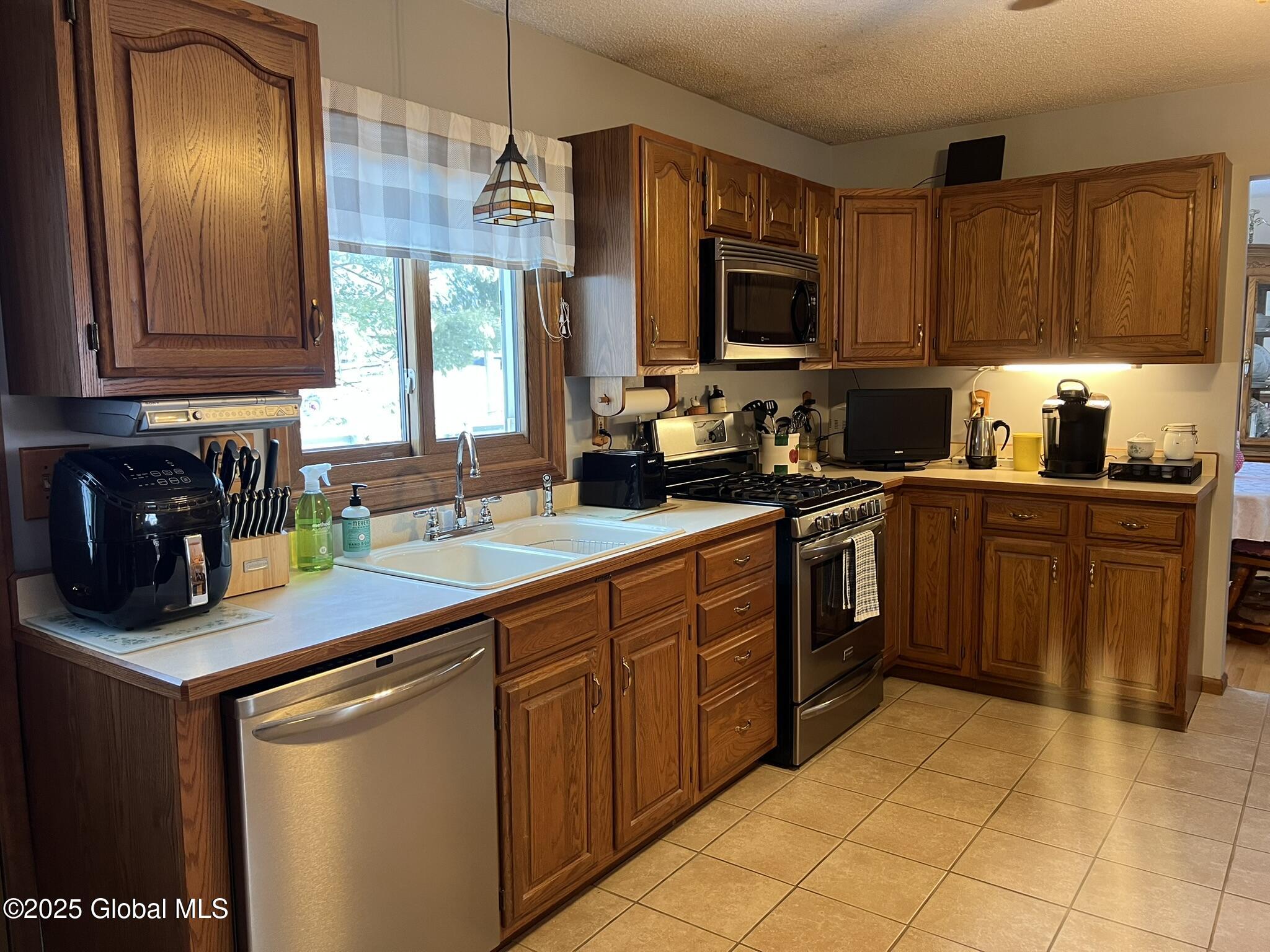 40 Sunset Drive Troy, NY 12182 - Photo 4 of 65 IMG_3272