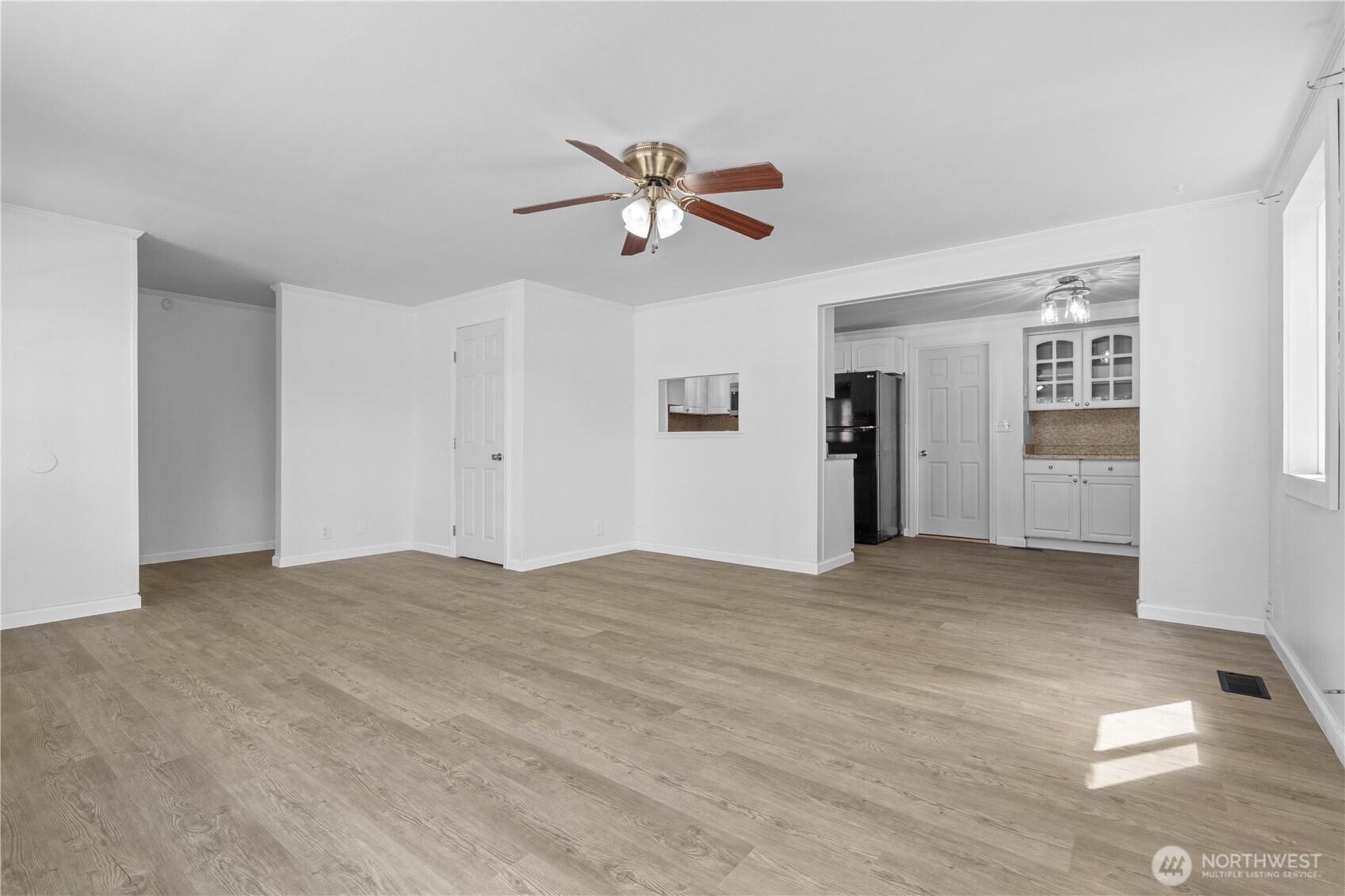3236 Phillips Avenue Bremerton, WA 98310 - Photo 4 of 34