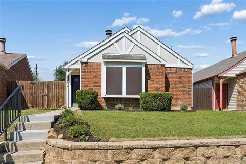 $309,900 | 213 Teakwood Lane, Lewisville, TX 75067