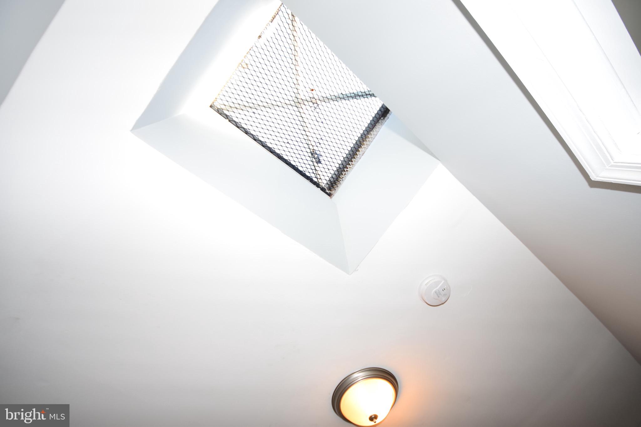 2542 West Pratt Street Baltimore, MD 21223 - Photo 19 of 44 Sky view Window