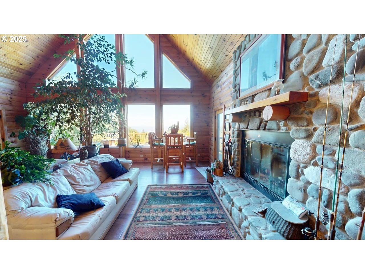 27217 Eighty Acres Road Gold Beach, OR 97444 - Photo 5 of 41 Living Room