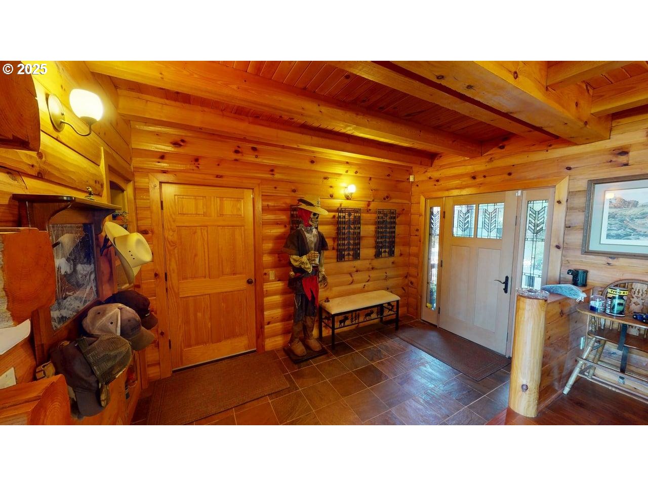27217 Eighty Acres Road Gold Beach, OR 97444 - Photo 9 of 41 Entrance/Foyer