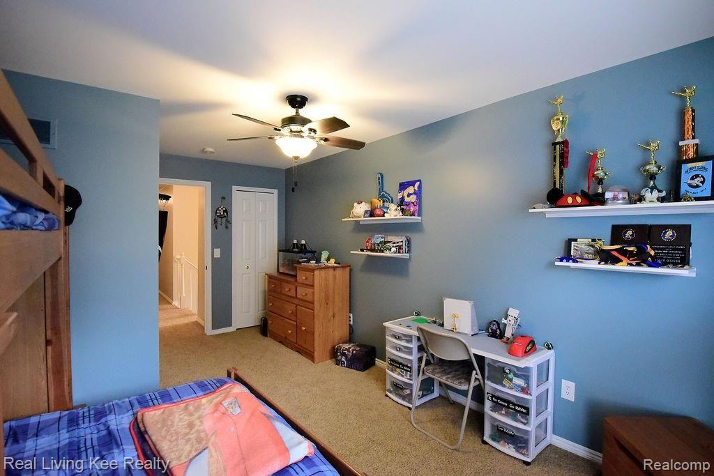 95 Ridge Field Court Oxford, MI 48371 - Photo 24 of 40 Bedroom 3 with tons of closets