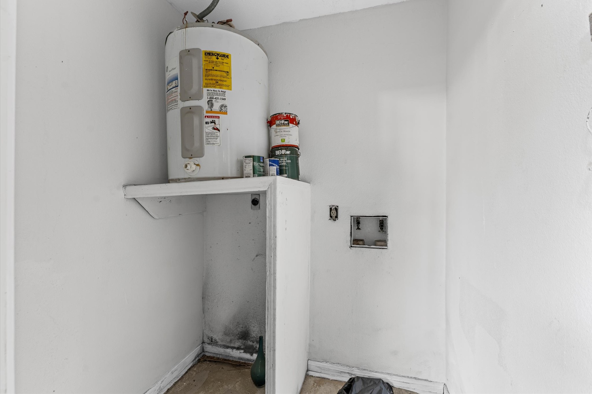 7402 Alabonson Road, Unit 303 Houston, TX 77088 - Photo 18 of 20 a bathroom with a sink and mirror