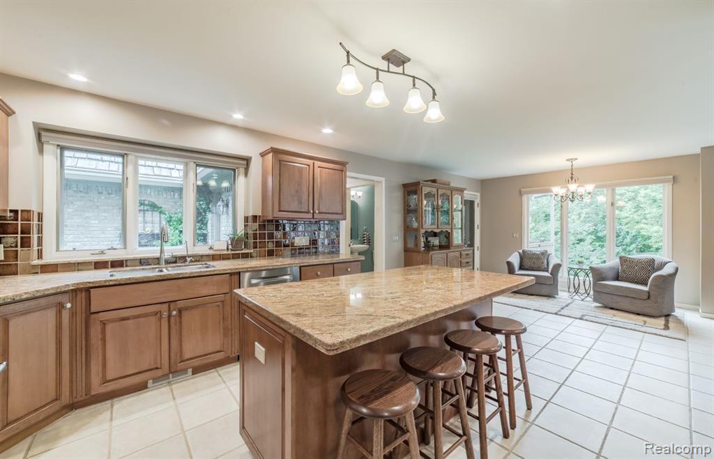 7417 Fen Ridge Clarkston, MI 48348 - Photo 8 of 82