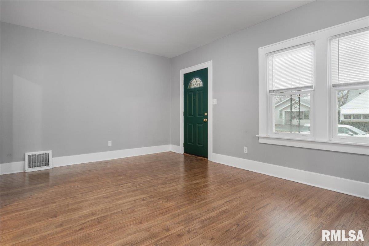 2041 North 7th Street Springfield, IL 62702 - Photo 6 of 24