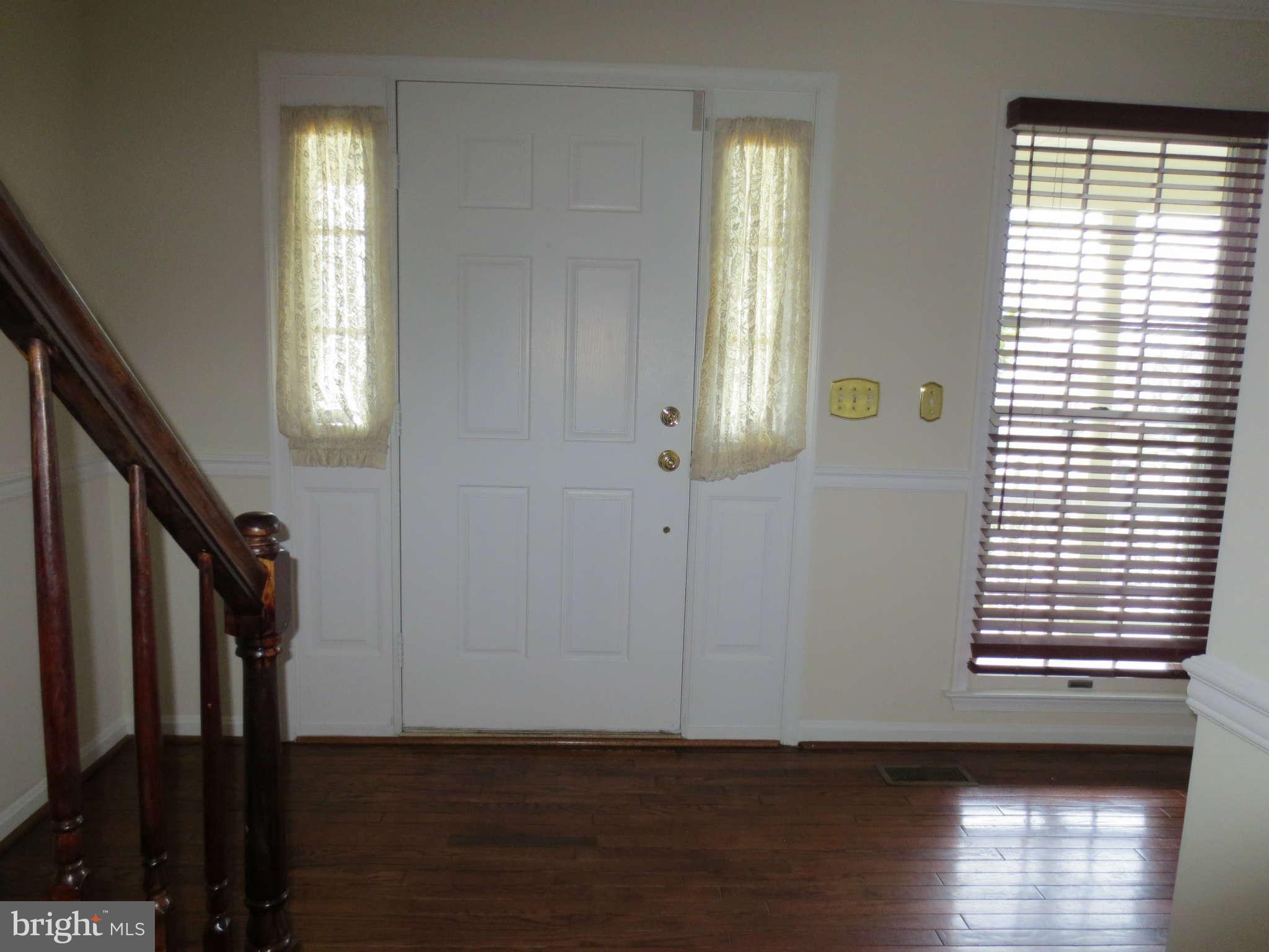 10 Burns Road Stafford, VA 22554 - Photo 2 of 30 Front foyer entryway