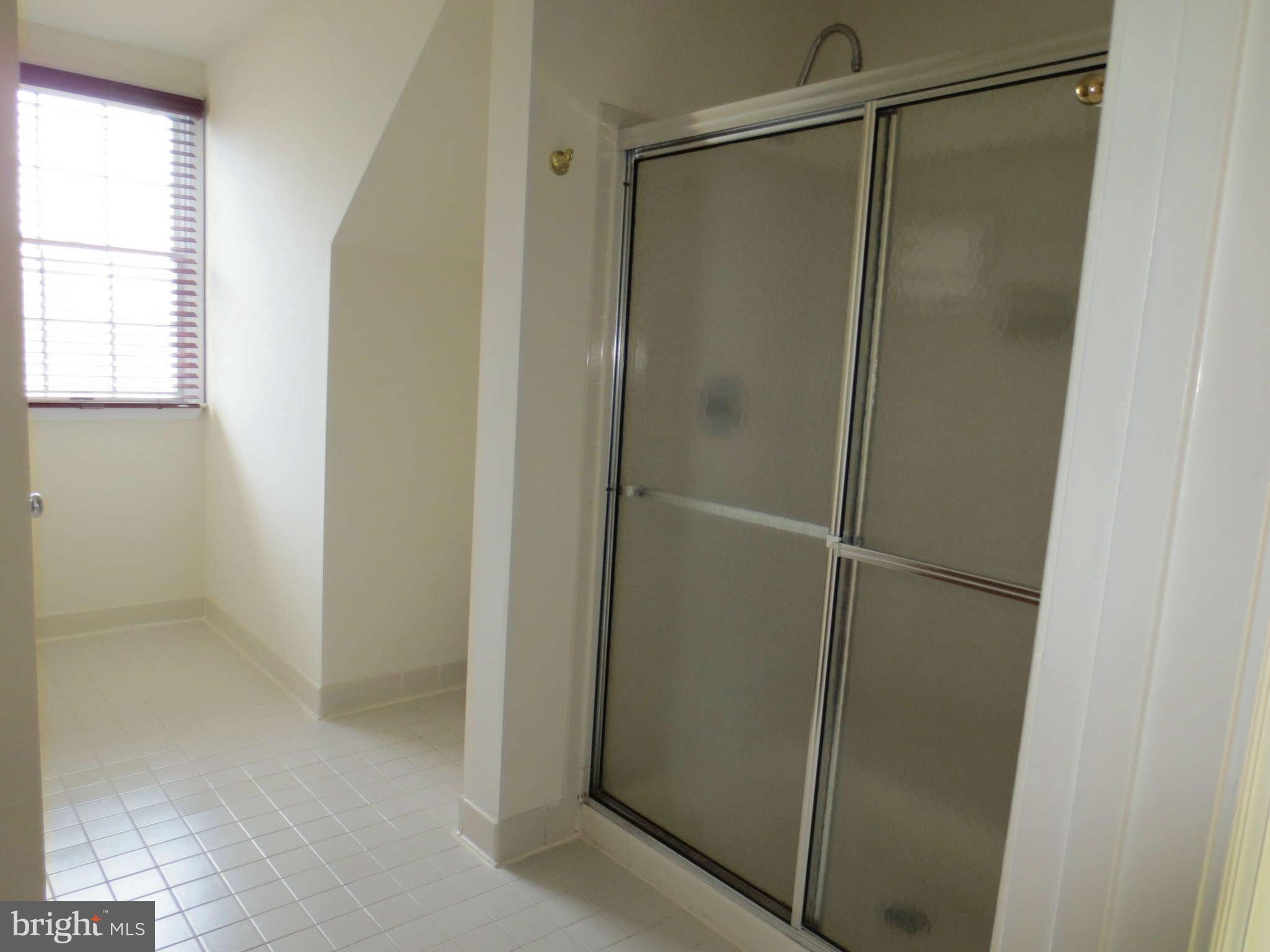 10 Burns Road Stafford, VA 22554 - Photo 17 of 30 Luxury master bath with separate shower