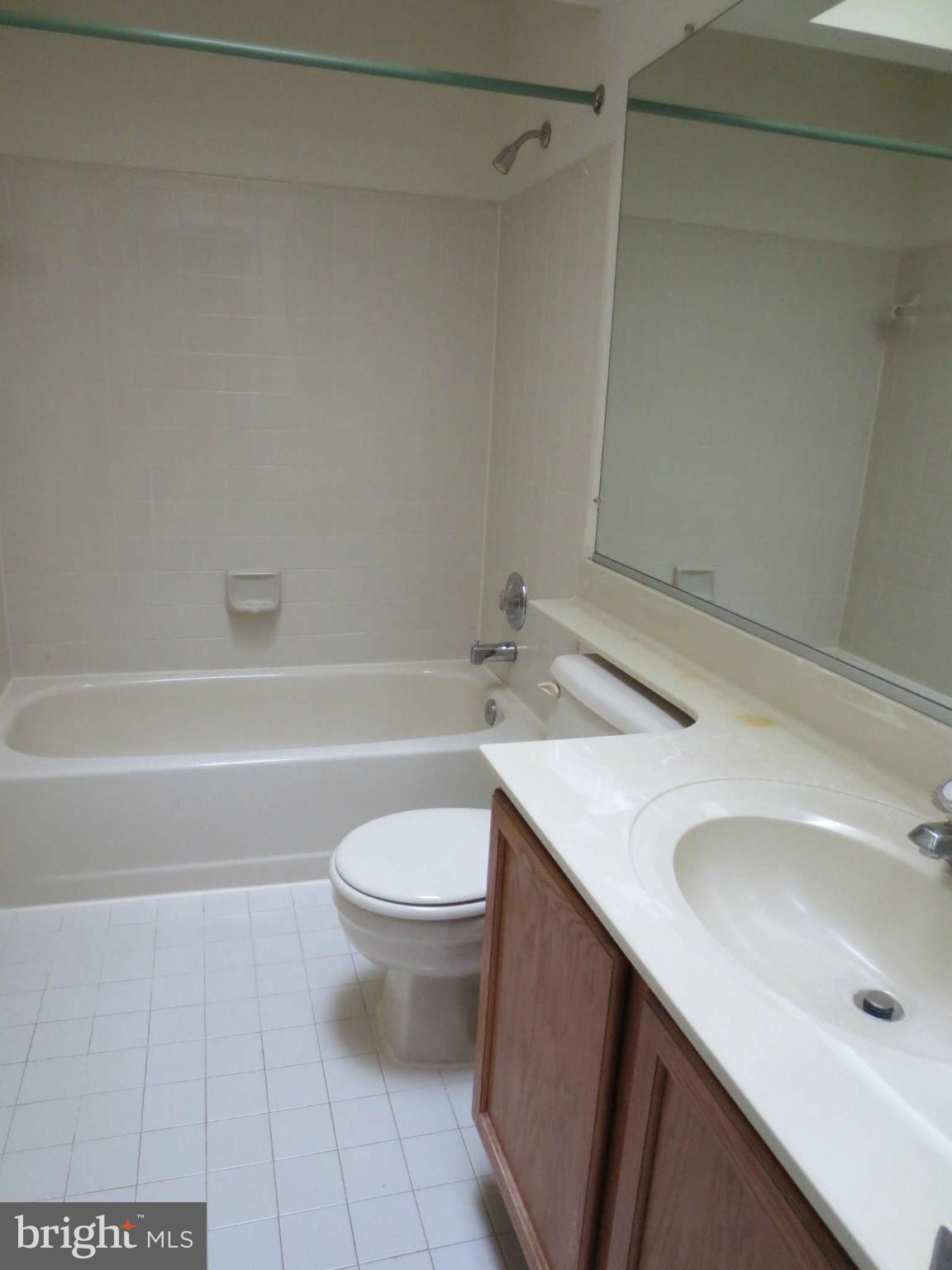 10 Burns Road Stafford, VA 22554 - Photo 23 of 30 Upper level hall bath