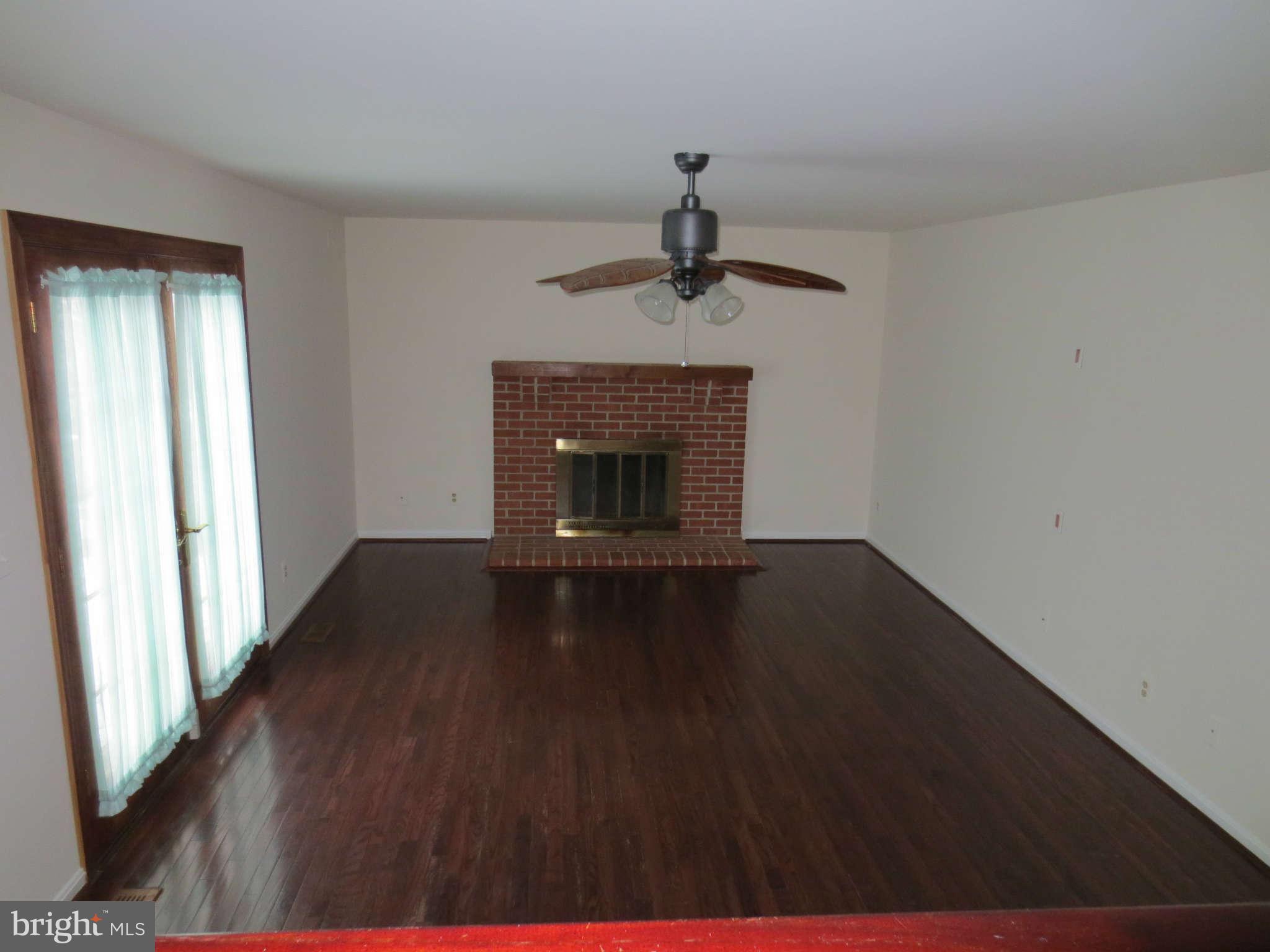 10 Burns Road Stafford, VA 22554 - Photo 6 of 30 Spacious family room