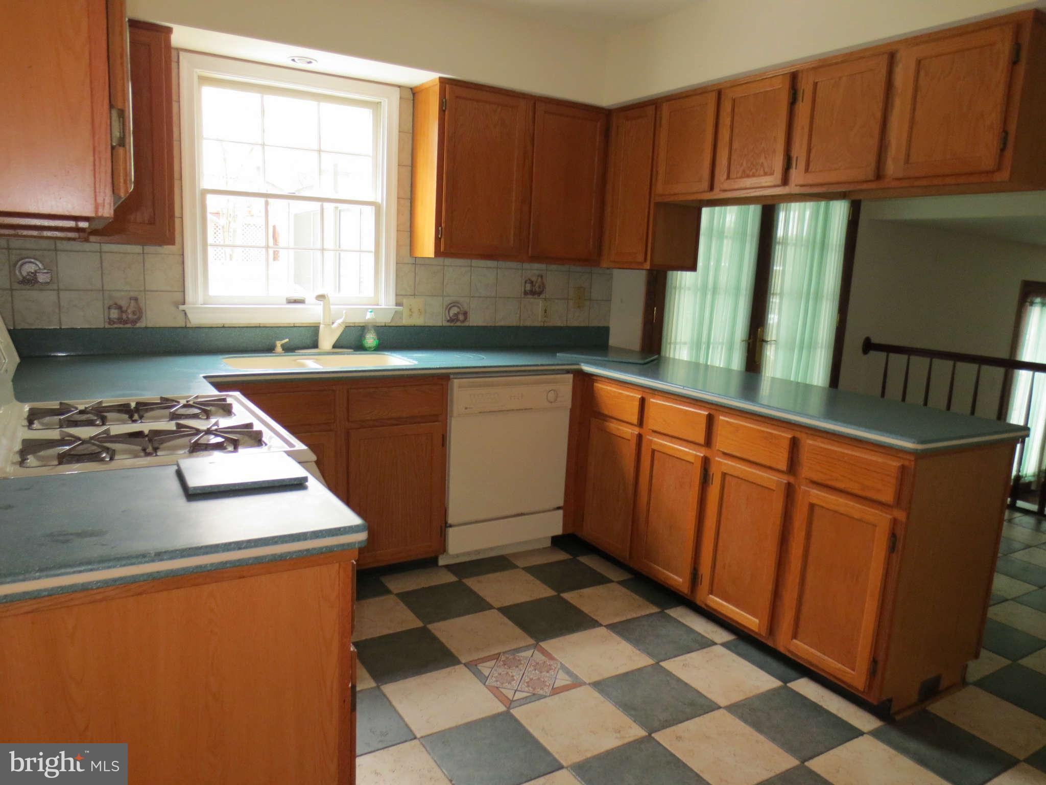 10 Burns Road Stafford, VA 22554 - Photo 10 of 30 Bright kitchen with ceramic tile floor