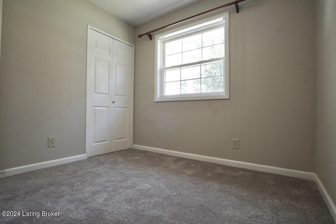 417 Mac Brae Road Louisville, KY 40214 - Photo 13 of 23 417MacBraeRd_49939_13