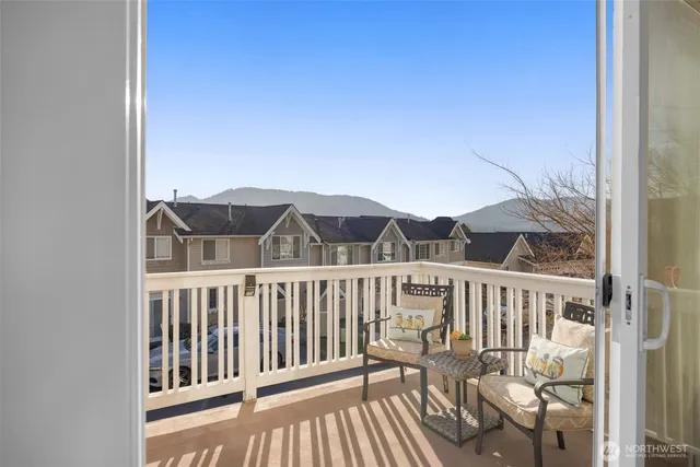 $899,950 | 23120 Southeast Black Nugget Road, Unit C1, Issaquah, WA 98029