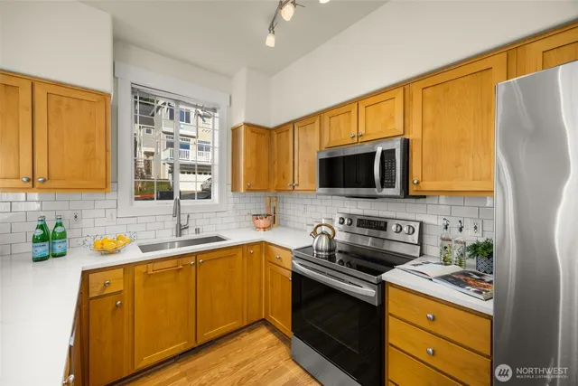 $899,950 | 23120 Southeast Black Nugget Road, Unit C1, Issaquah, WA 98029