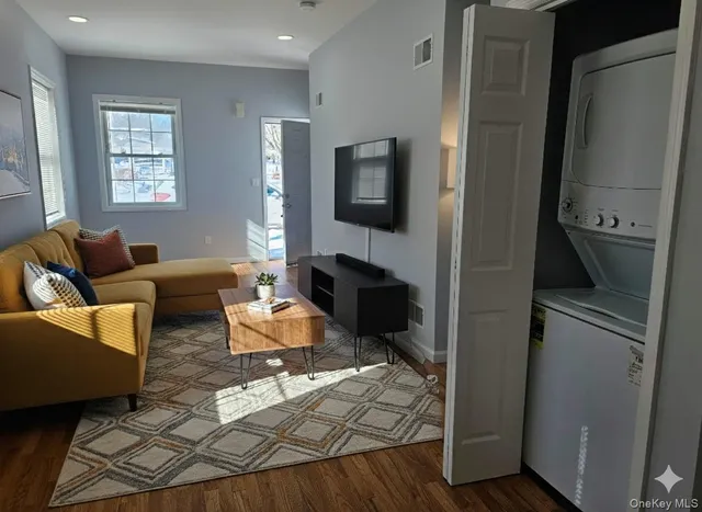 $2,495 | 10 Burnside Avenue, Unit B, Congers, NY 10920