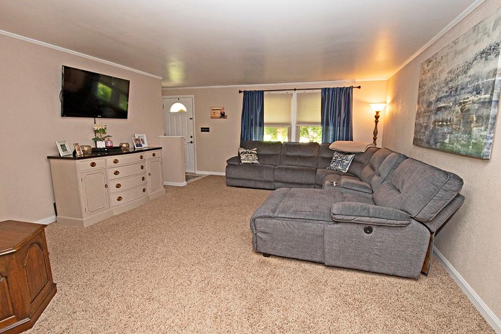 440 Tivoli Road Pittsburgh, PA 15239 - Photo 2 of 22 Gallery Image 2