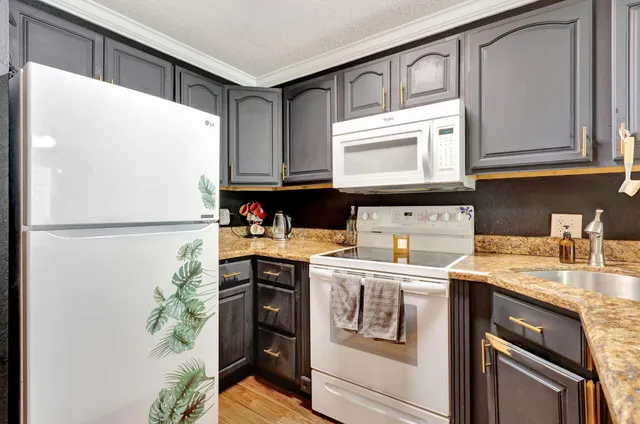 $182,000 | 10852 Royal Palm Boulevard, Unit 10852, Coral Springs, FL 33065