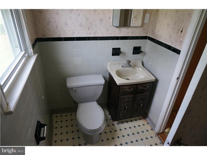 33 North Trooper Road Norristown, PA 19403 - Photo 11 of 14 Bathroom
