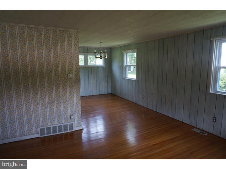 33 North Trooper Road Norristown, PA 19403 - Photo 6 of 14 Living Room