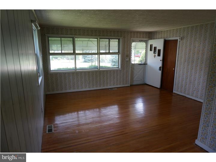 33 North Trooper Road Norristown, PA 19403 - Photo 8 of 14 Living Room