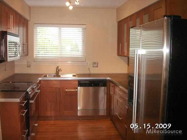 772 South Milford Road Milford, MI 48381 - Photo 7 of 20 31140293-6.JPG