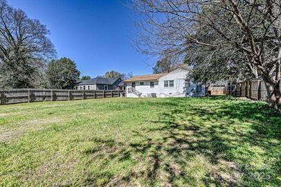 1229 Effingham Road Charlotte, NC 28208 - Photo 13 of 20