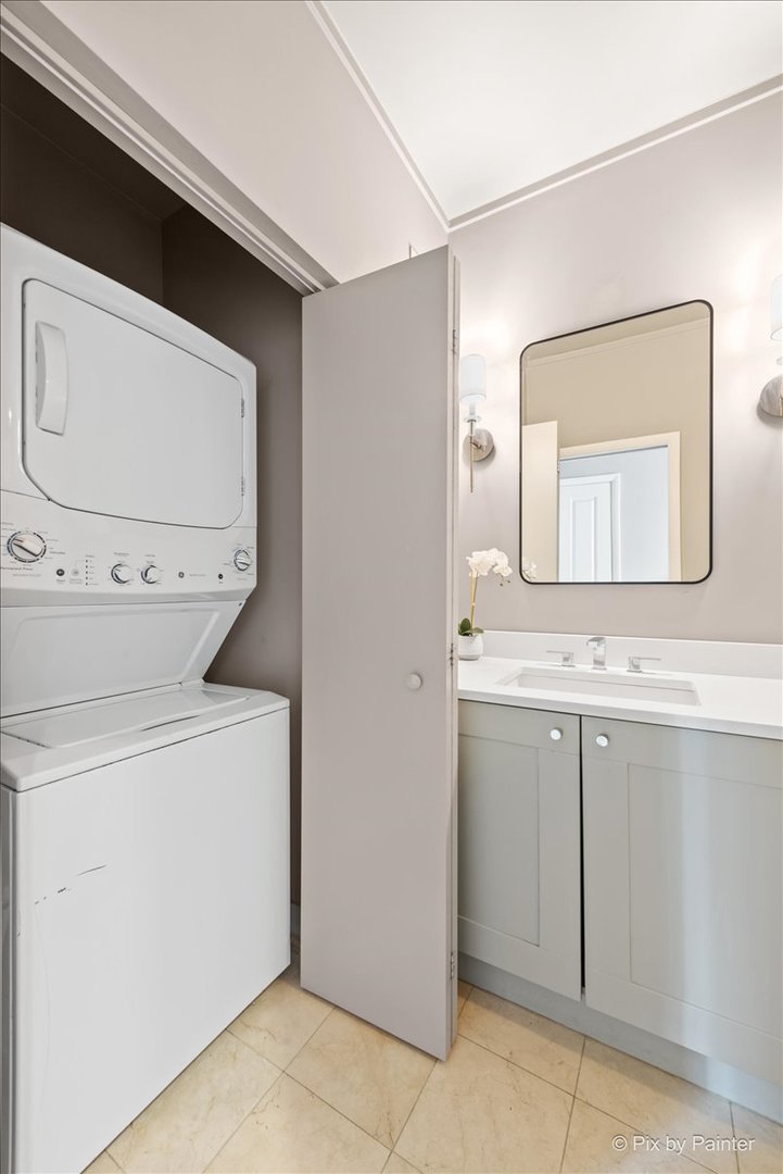 744 North Clark Street, Unit 705 Chicago, IL 60654 - Photo 20 of 31