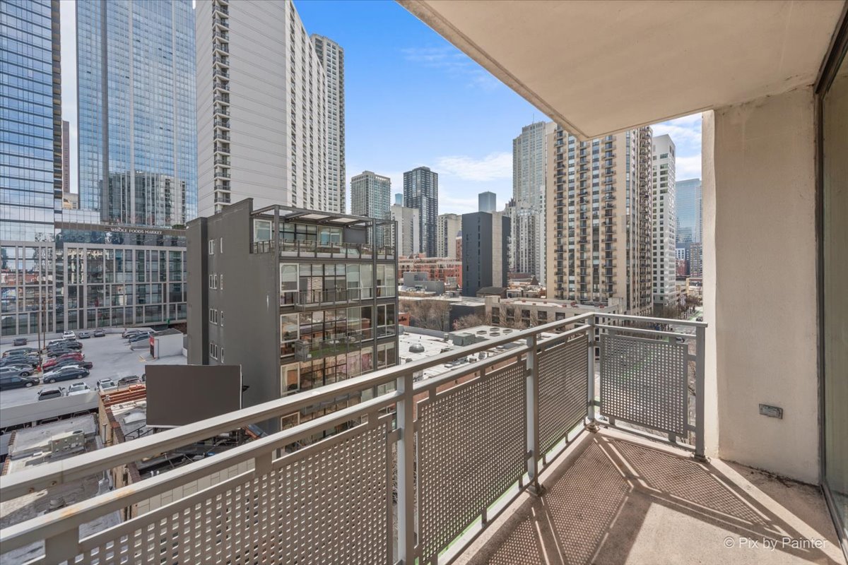744 North Clark Street, Unit 705 Chicago, IL 60654 - Photo 23 of 31