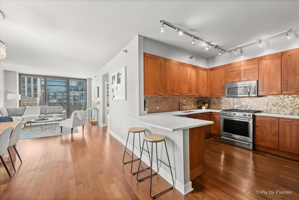 744 North Clark Street, Unit 705 Chicago, IL 60654 - Photo 4 of 31