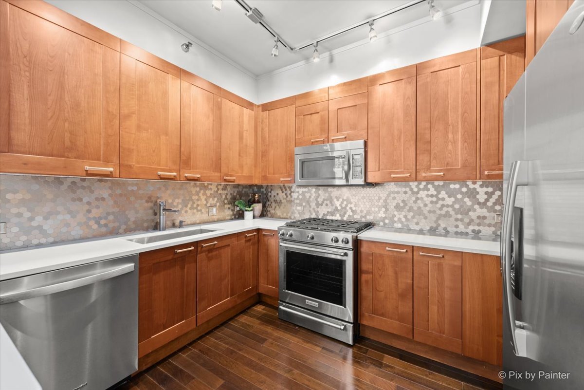 744 North Clark Street, Unit 705 Chicago, IL 60654 - Photo 6 of 31